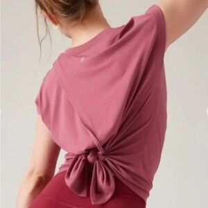NWOT Athleta Essence Away From Body Tee